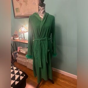Shein long green robe/coat with tie and furry sleeves.  Size large.